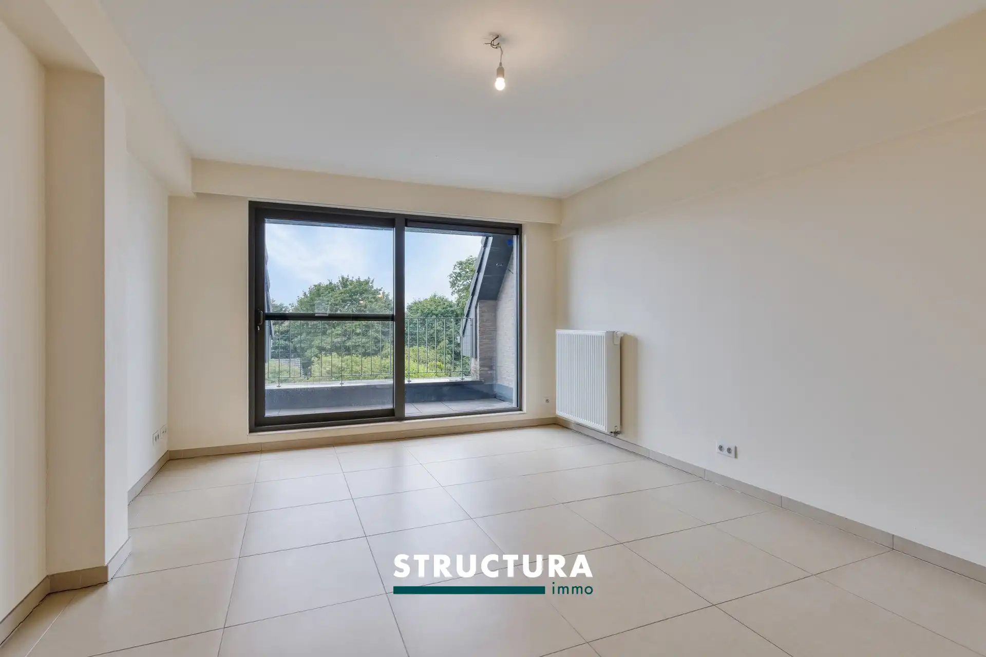 Lichtrijk duplexappartement met terras en 2 kamers foto 4