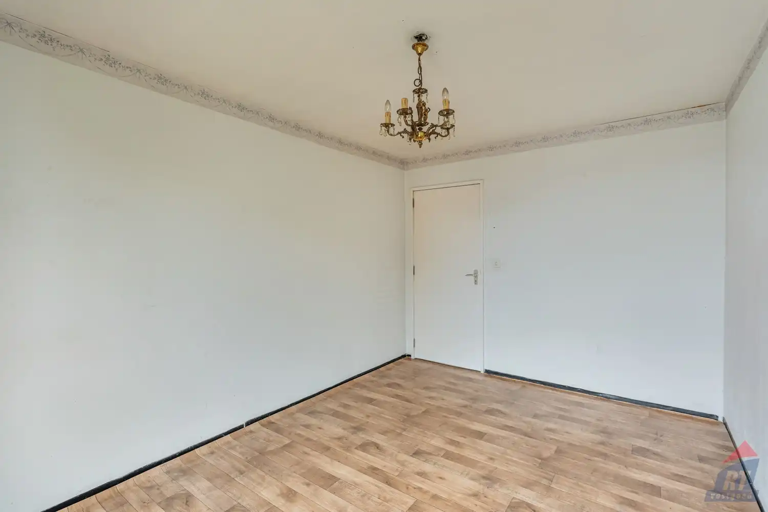 Te moderniseren, gunstig gelegen appartement met 2 slaapkamers en autostaanplaats foto 11