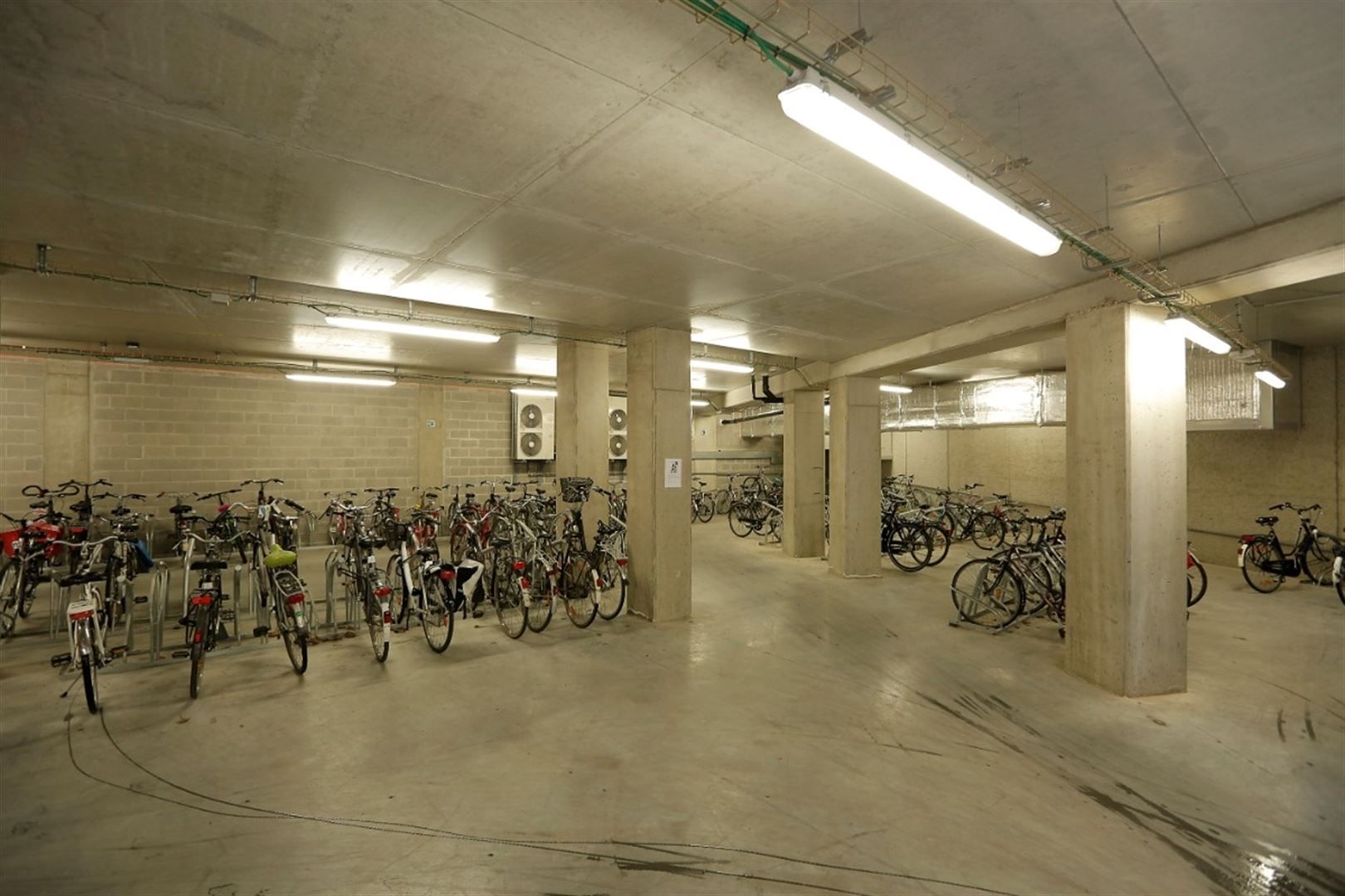 Studentenkamer op de bovenste verdieping op een toplocatie! foto 5