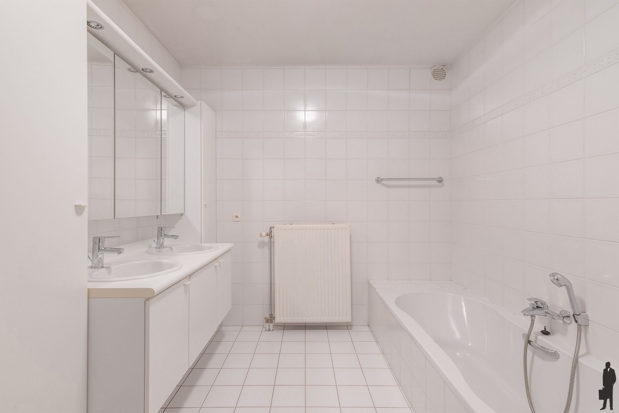 NIEUWE VOORWAARDEN: Ruim 2 slpk. appartement op wandelafstand van het centrum van Hoogstraten!  foto 15