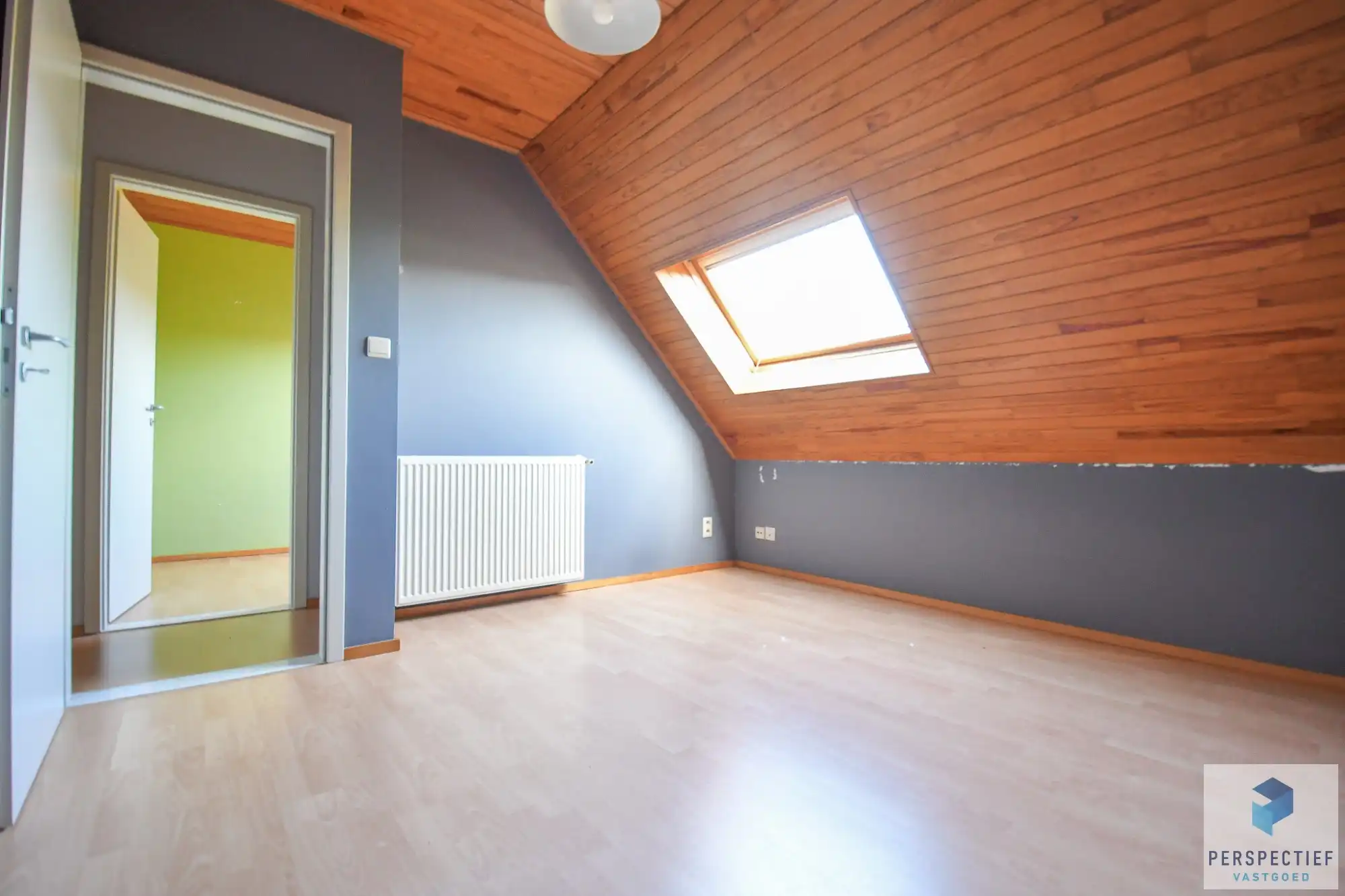 Instapklare GROTE (227m²) halfopen bebouwing (BJ 2001) met 4 slpks, dubbele garage & tuin foto 16