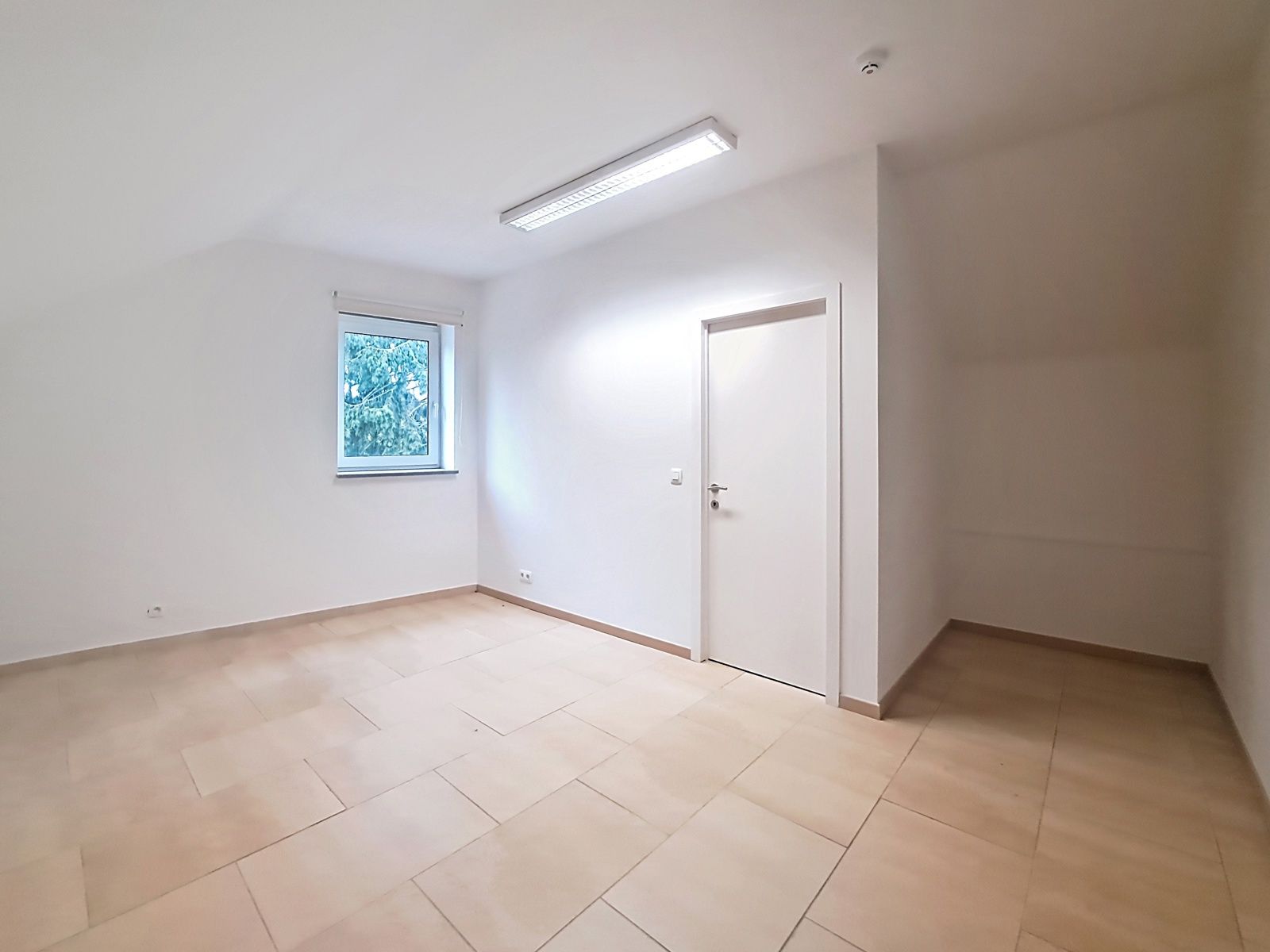 Commerciële ruimte te huur foto 7