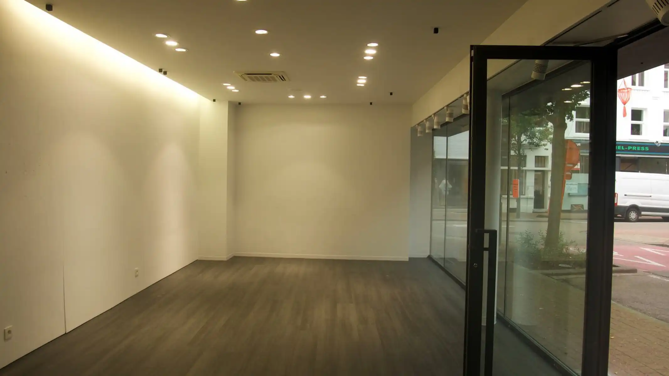 Exclusieve handelsruimte te huur in het hart van Hasselt foto 14