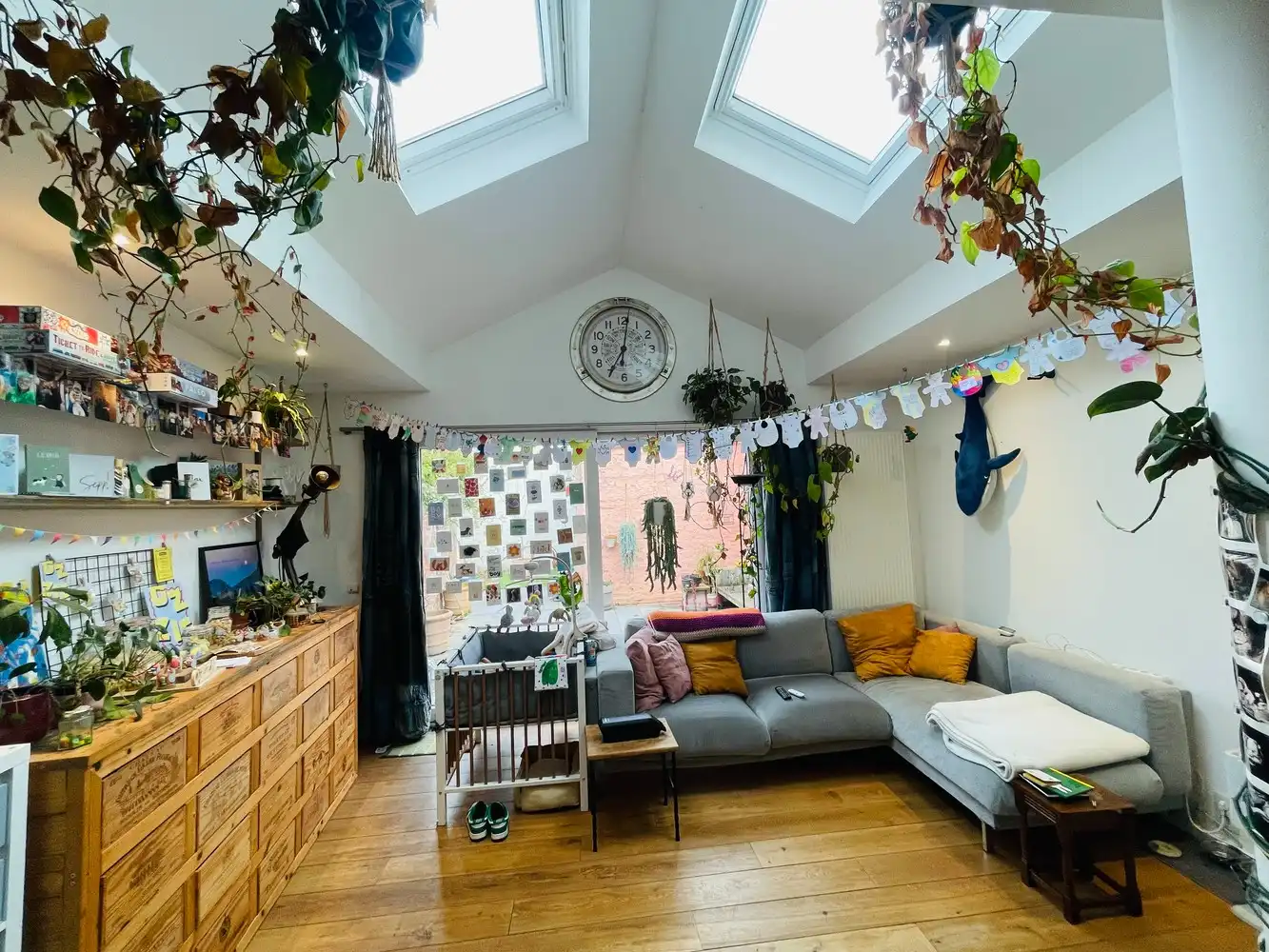 Brugge centrum  ENERGIEZUINIG  CHARMANT INSTAPKLAAR WOONHUIS met TUIN en 4 SLAAPKAMERS foto {{pictureIndex}}