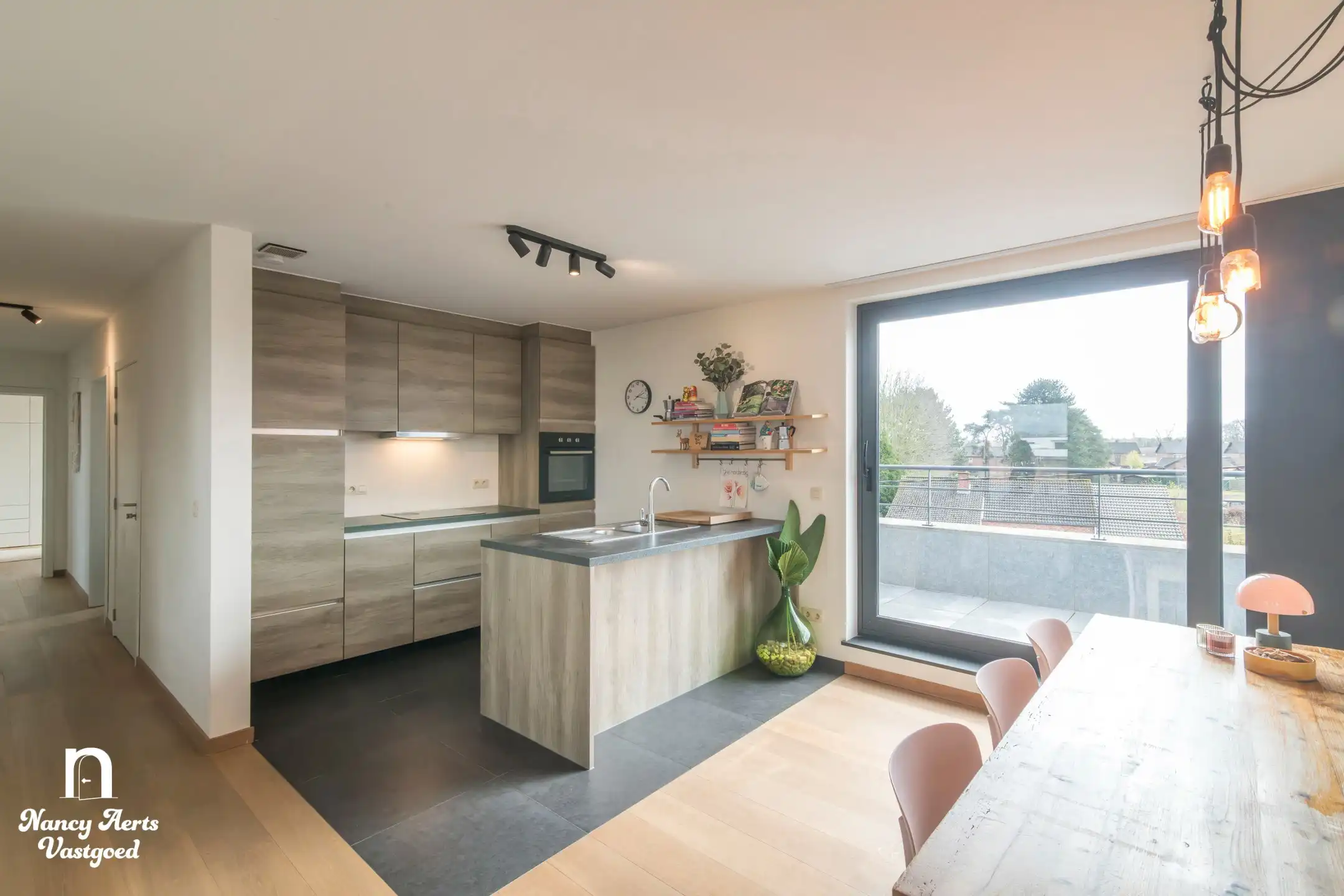 Lichtrijk penthouse met groot rondom terras en 2 parkings foto 4