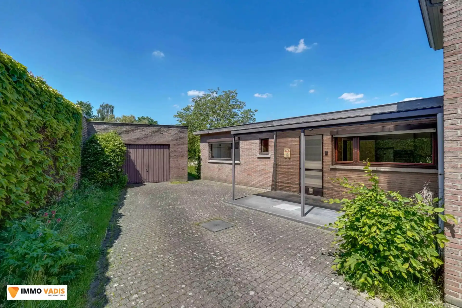 Ruime gezinswoning met 3 slaapkamers, garage en tuin foto 14
