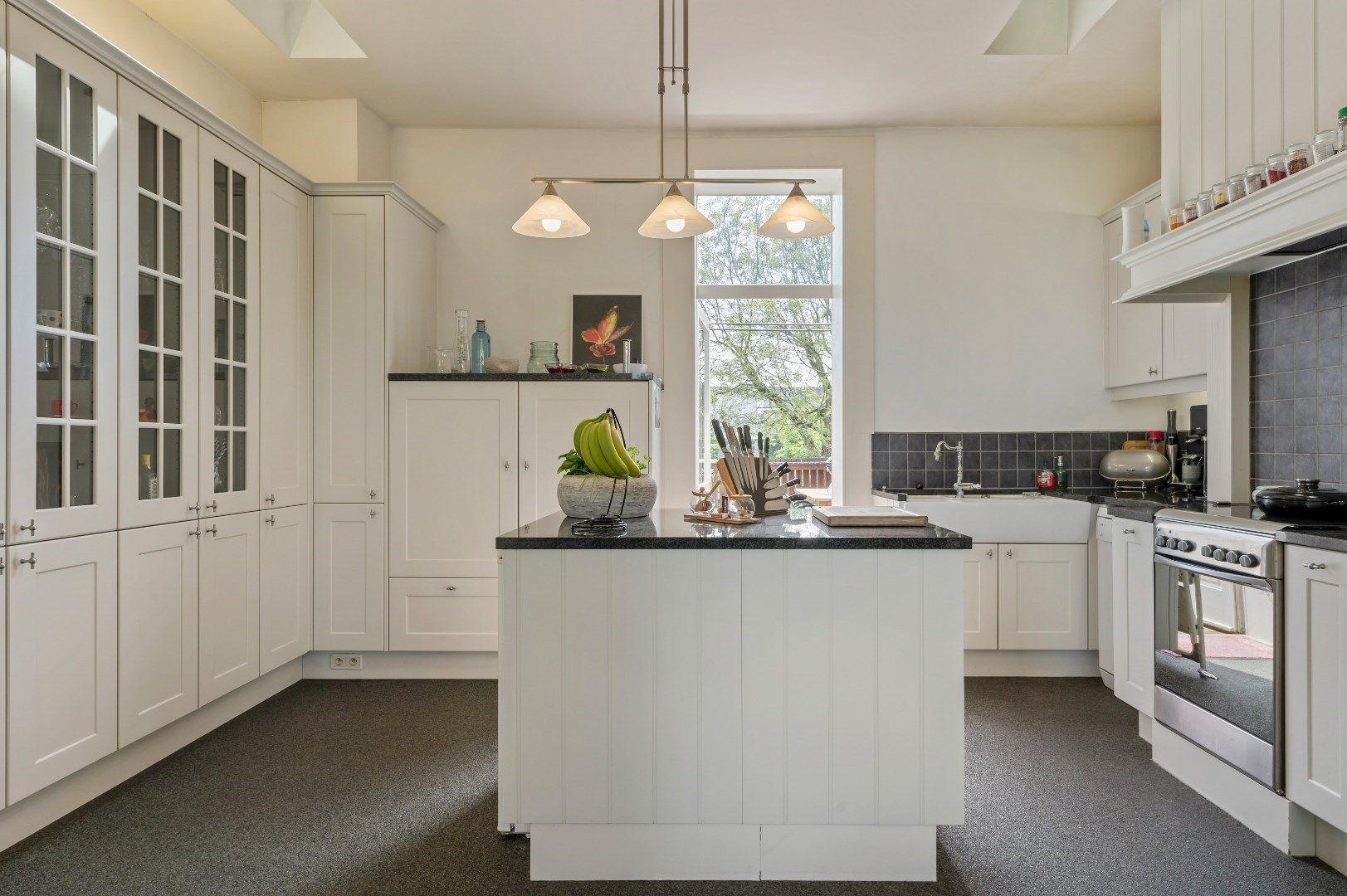 Handelszaak met bovengelegen charmante woning op toplocatie foto {{pictureIndex}}