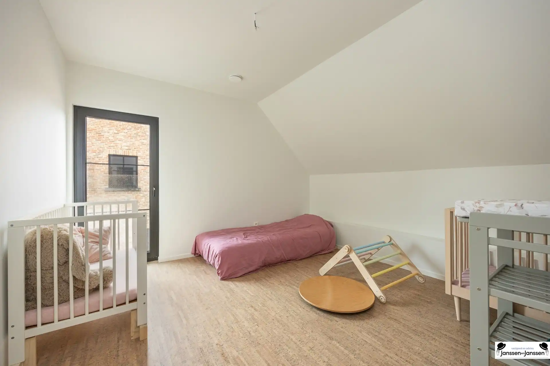 Moderne energiezuinige woning met hoogwaardige afwerking foto 22