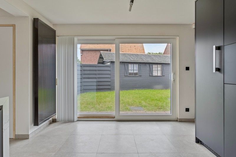 Moderne, volledig gerenoveerde woning met 3 slaapkamers en tuin TE KOOP in Astene! foto 11