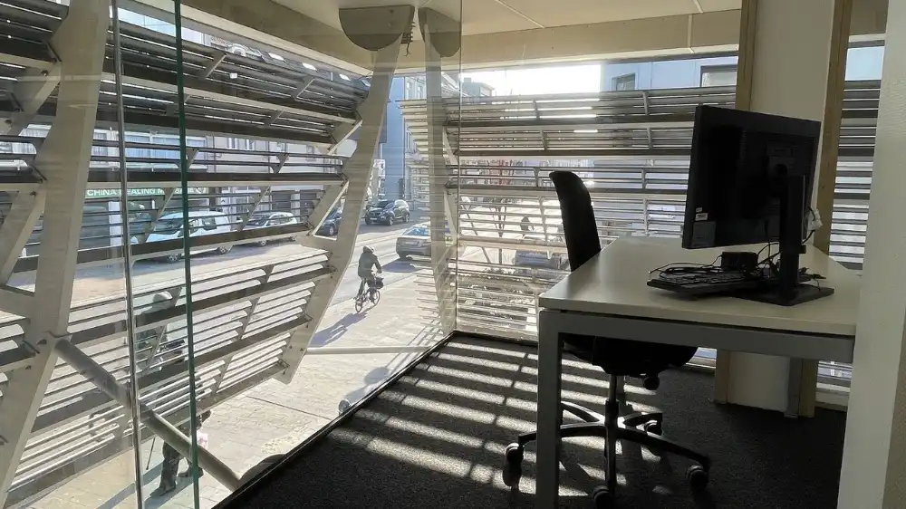 Instapklaar en polyvalent handelspand/kantoor te huur op TOPLOCATIE foto 8