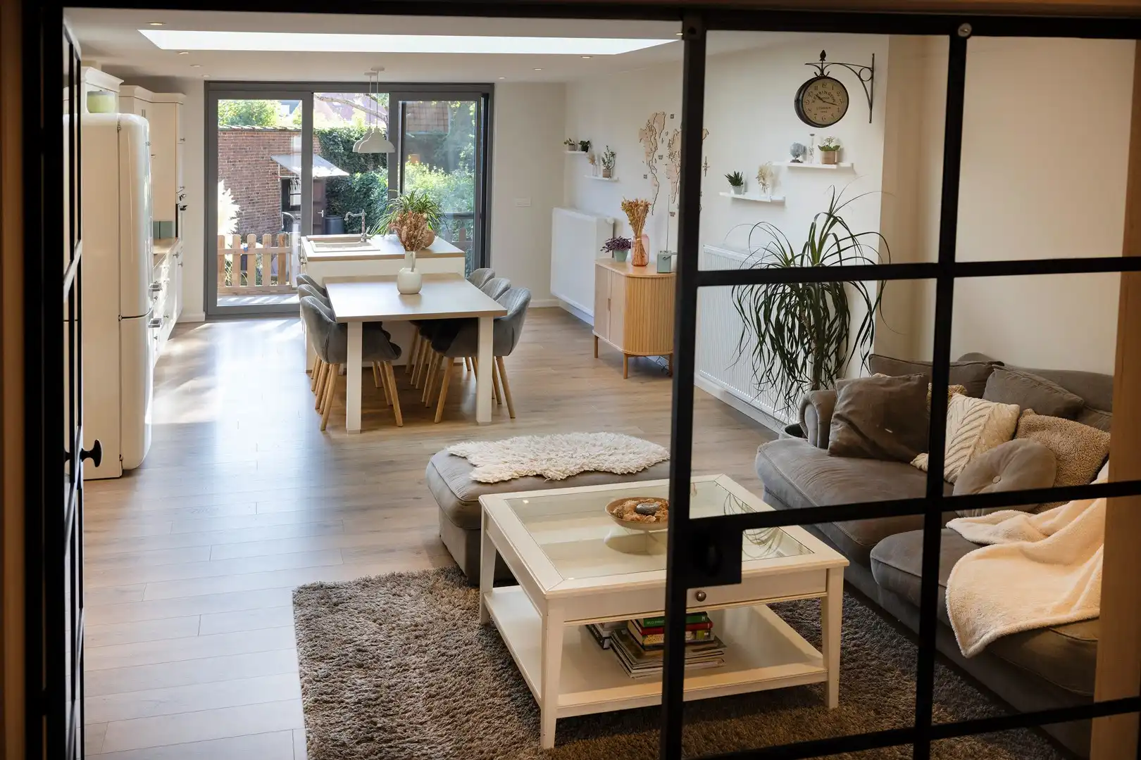 Ruime, energiezuinige burgerwoning met 2 garages. foto 5