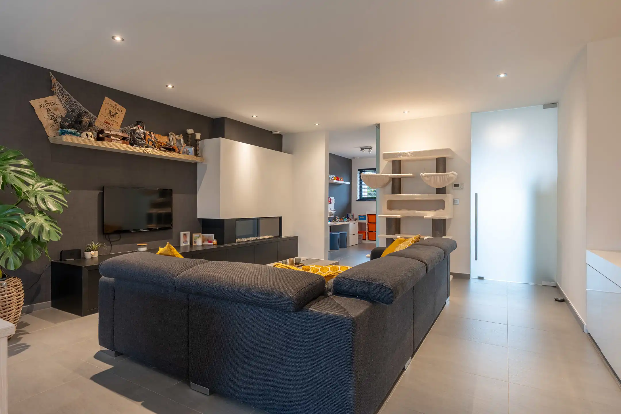 Ruime moderne woning met garage en tuin nabij het centrum van Turnhout. foto 8