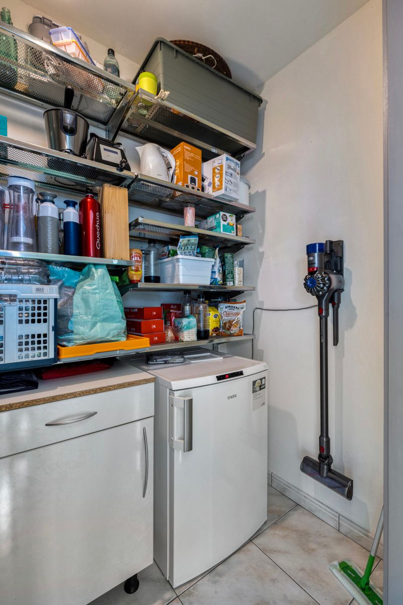 Ruim appartement met 3 slaapkamers! foto 8