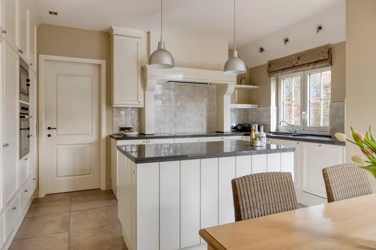 Ruime villa met prachtig aangelegde tuin in een rustige omgeving foto 9