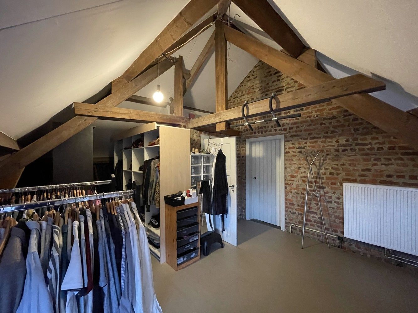 Unieke gerenoveerde woning met 5 slaapkamers en bureau foto 29