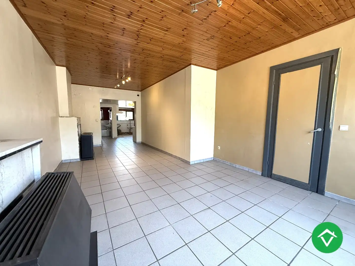 Op te frissen rijwoning met 3 slaapkamers en tuin in centrum Staden foto 3