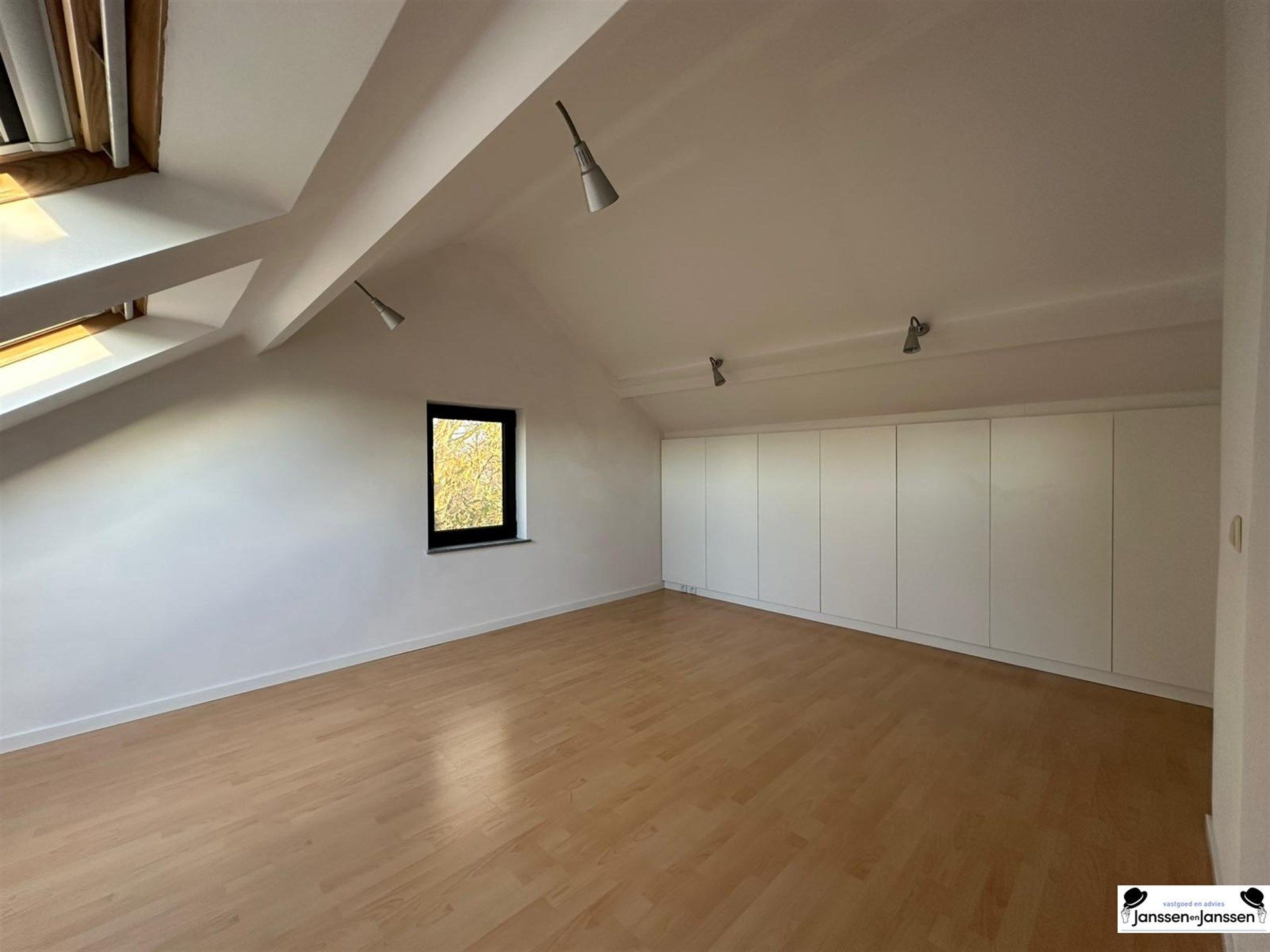 Ruime halfopen bebouwing met zonnige tuin te Gooreind te huur foto 11