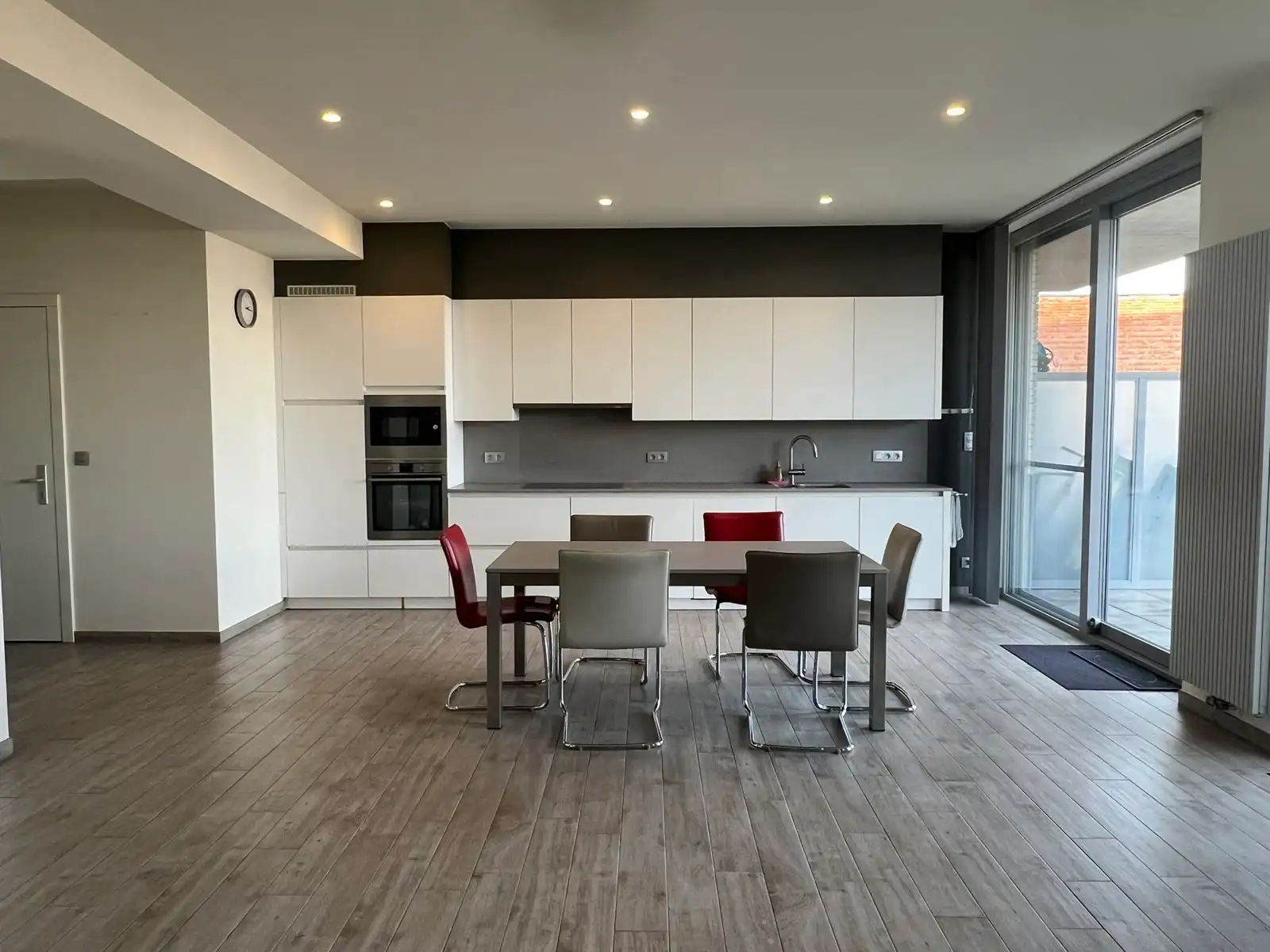 Ruim gelijkvloers appartement  met tuin op topligging. foto 2