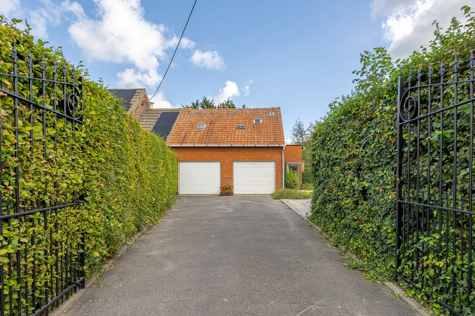 Ruime woning met 4 slaapkamers en dubbele garage op een landelijke ligging in Dadizele foto 4