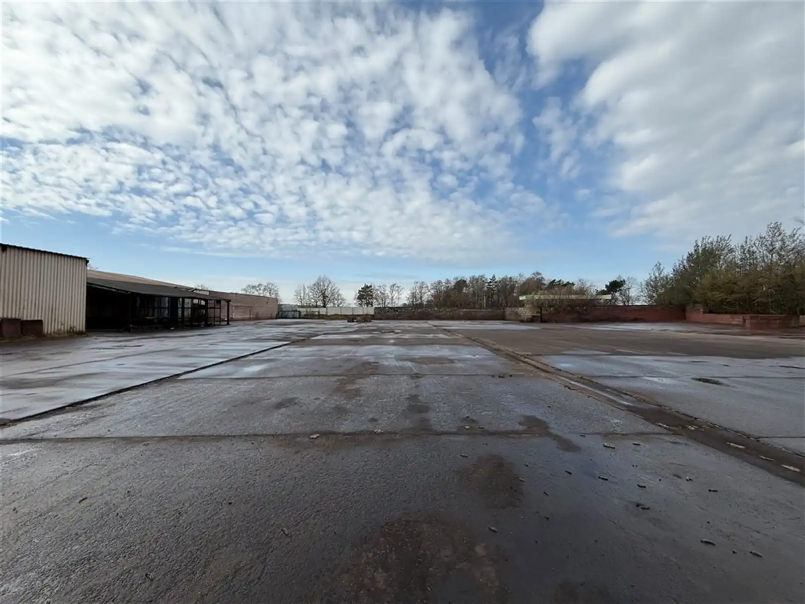 Industriële site met volledig verhard buitenterrein  foto 10