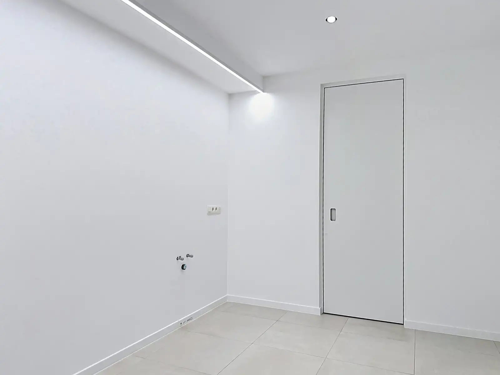 Praktijkruimte / commercieel gelijkvloers met veel passage foto 21