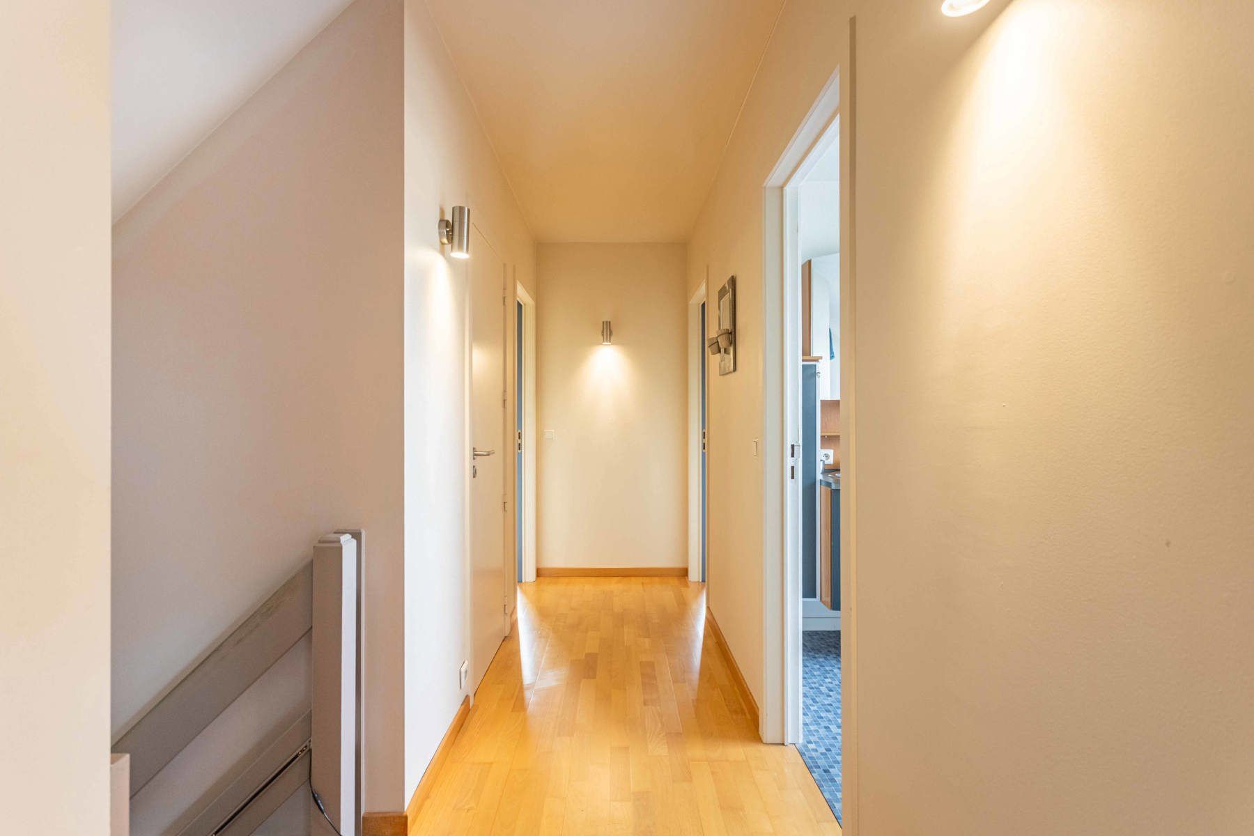 Gezinswoning met praktijkruimte in een rustige wijk foto 14