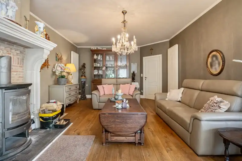 Luxueuze, halfopen bebouwing met 3 slaapkamers, inpandige garage en een prachtige tuin foto 7