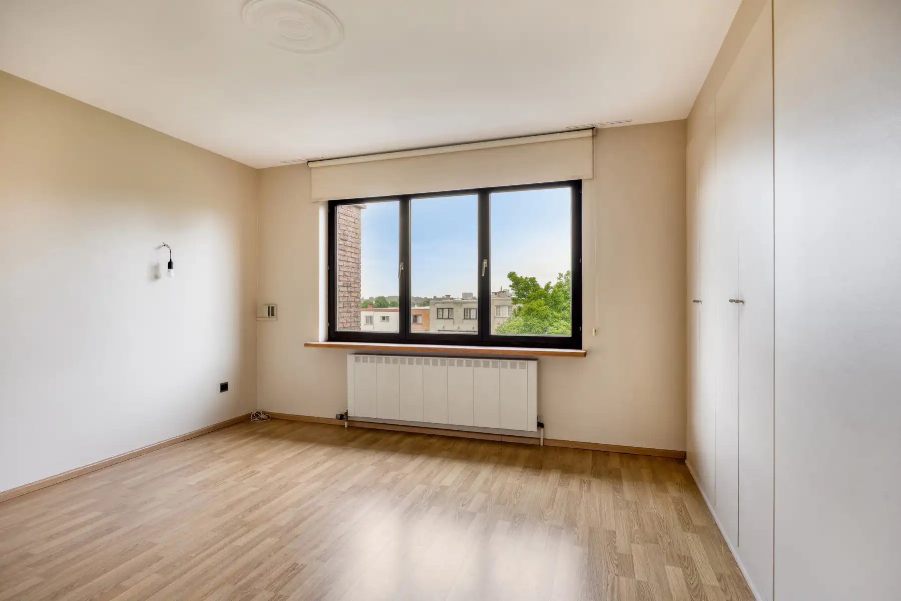 Leemans Immobiliën biedt u deze ruime bel-etagewoning te huur aan in Zellik. foto 16