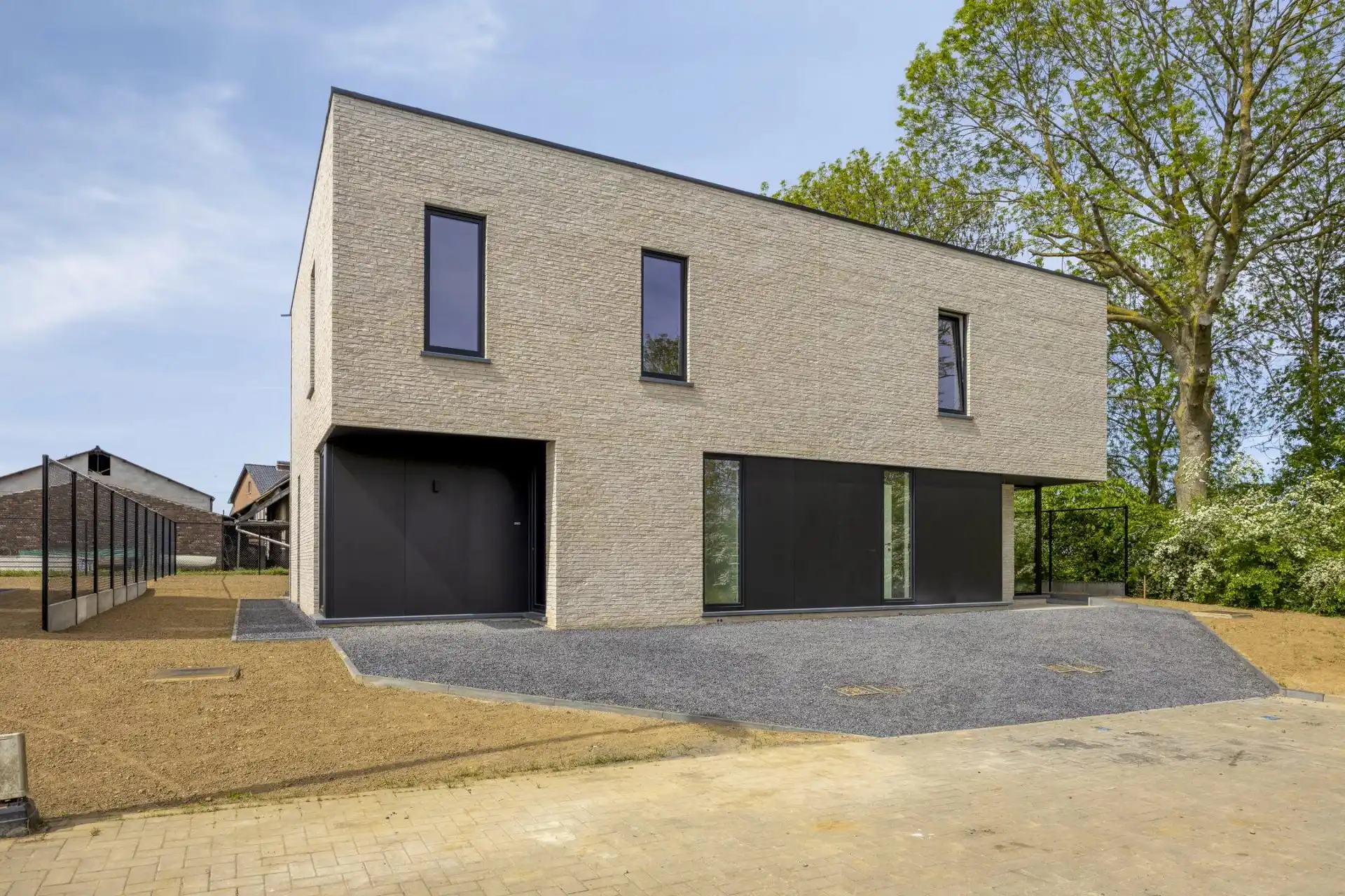 INSTAPKLARE NIEUWBOUWWONING MET 3 SLPK’S (LOT 8) IN MILLEN – RIEMST foto {{pictureIndex}}