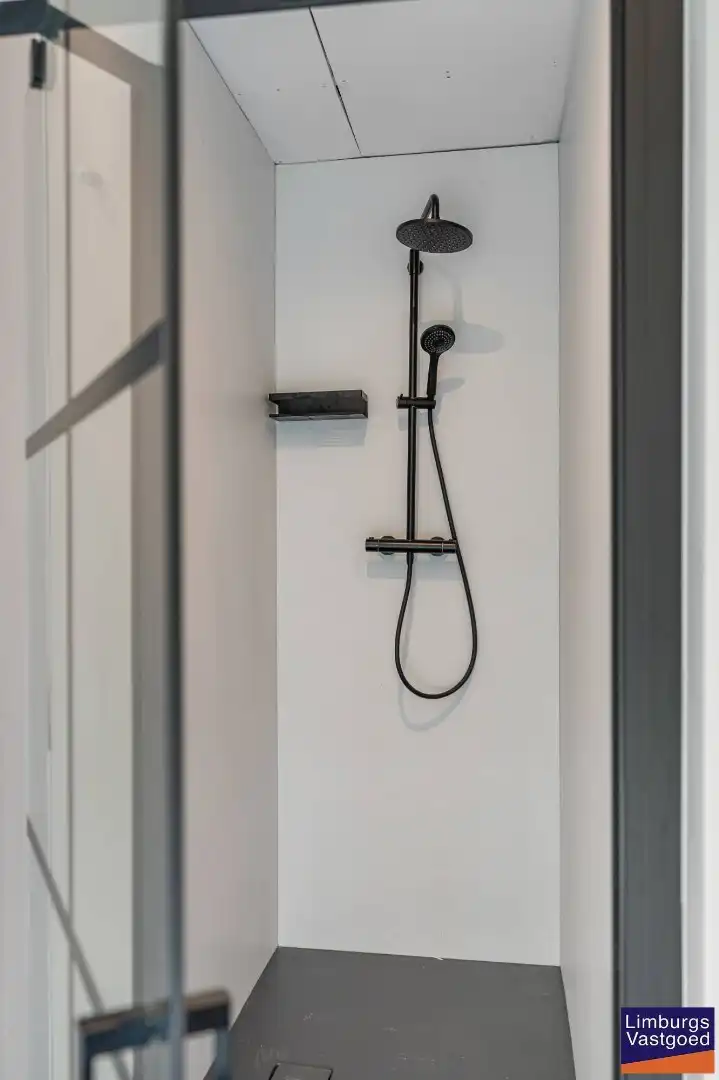 Exclusieve woning met praktijkruimte en zicht op weilanden foto 14