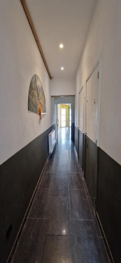 Ruime EENGEZINSWONING met grote leefruimten, 2 slaapkamers en mooi terras, woning met mogelijkheden, op 1 are 33 ca. foto 46