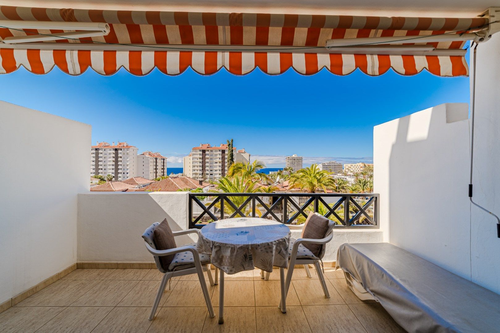 Appartement op zeer centrale ligging met uitzicht op zee foto {{pictureIndex}}