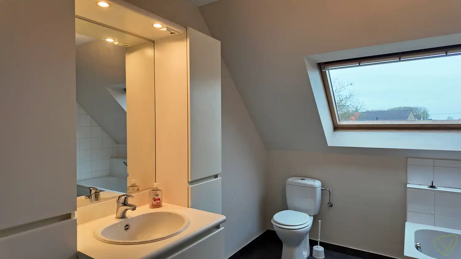 Moderne en gezellige gezinswoning gelegen te Adegem! foto 12