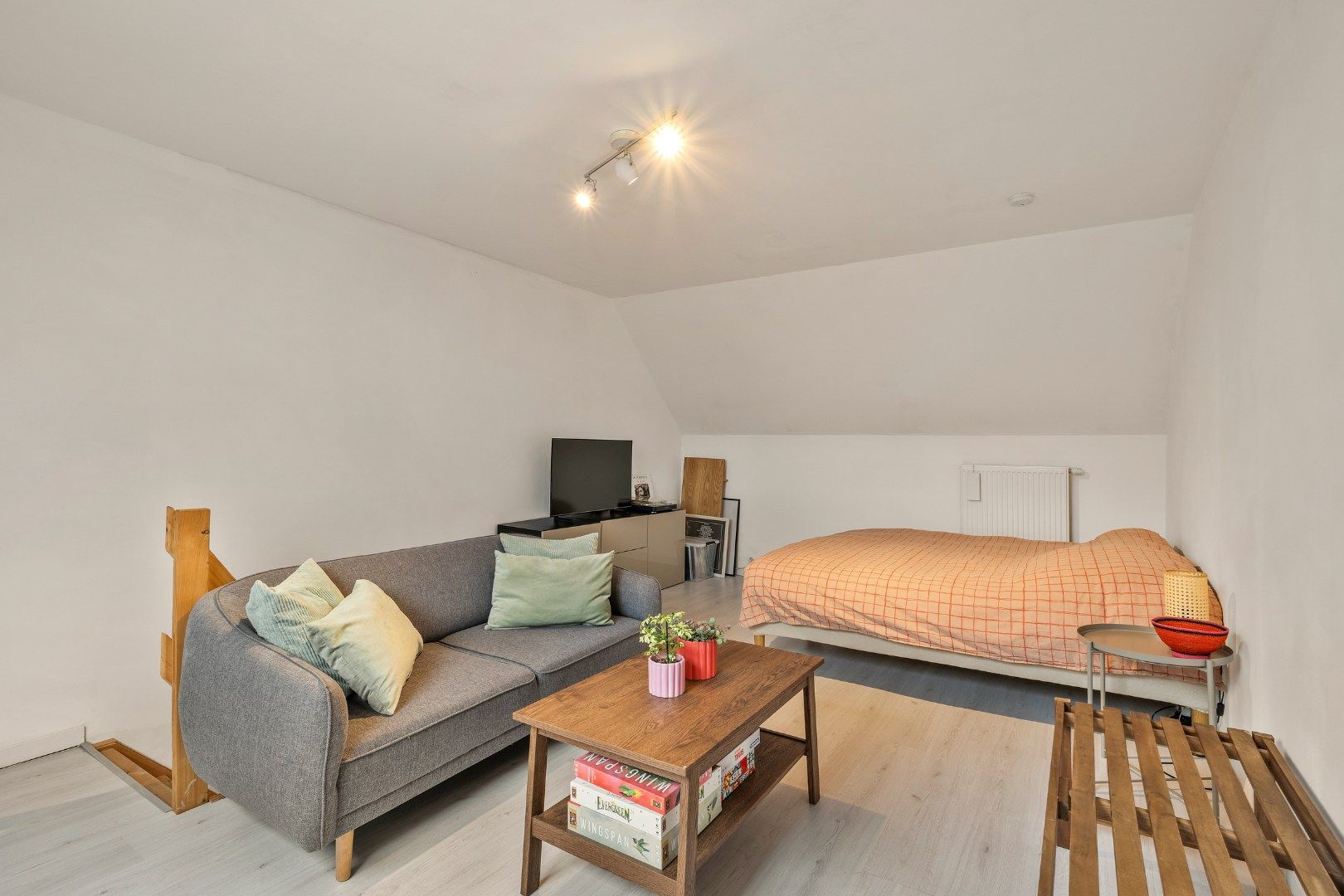 Instapklare rijwoning met open keuken en 2 slaapkamers in Kortrijk-centrum foto 14