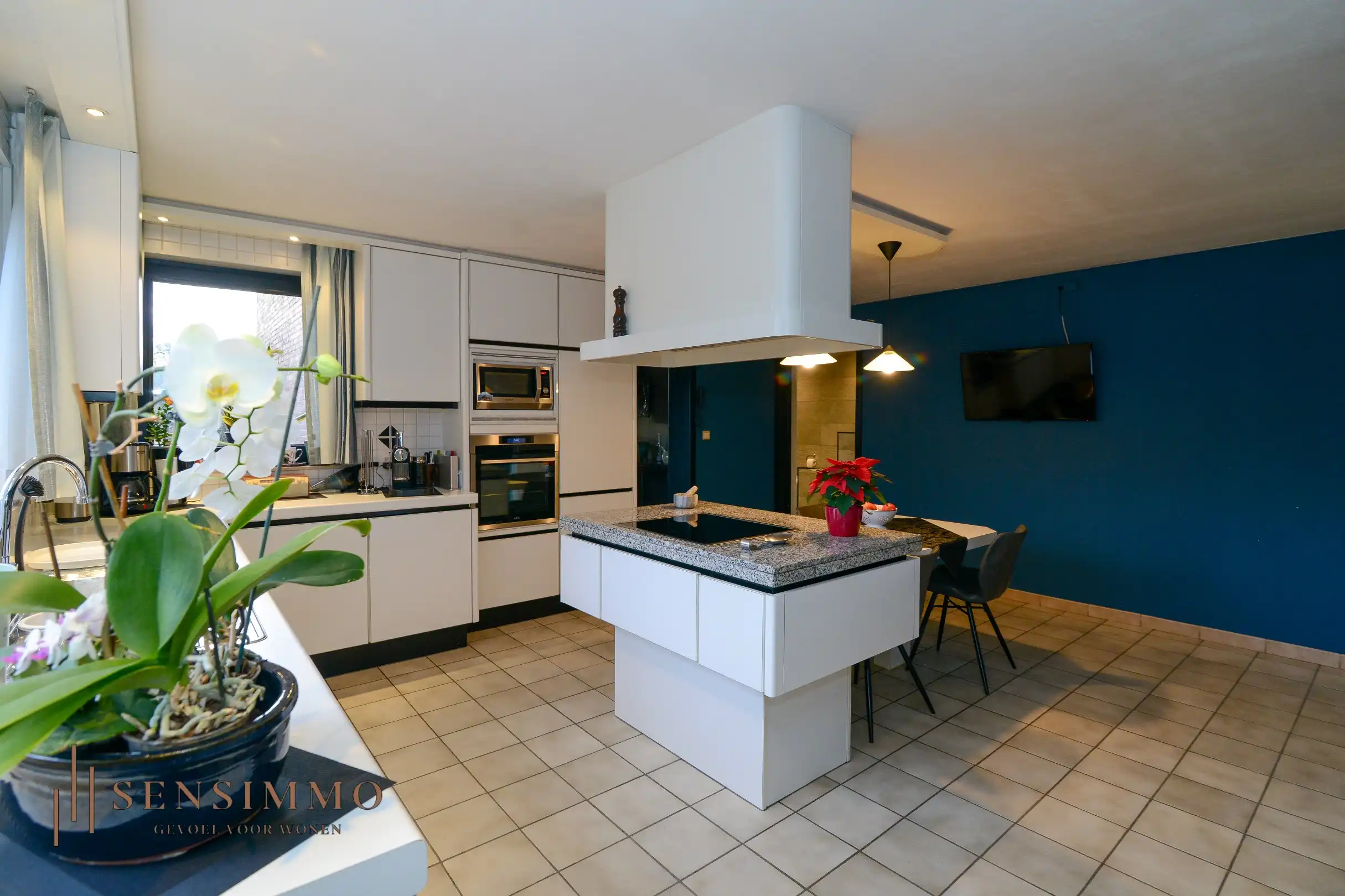 Open bebouwing met 3 slaapkamers op ruim perceel van 13a foto 6