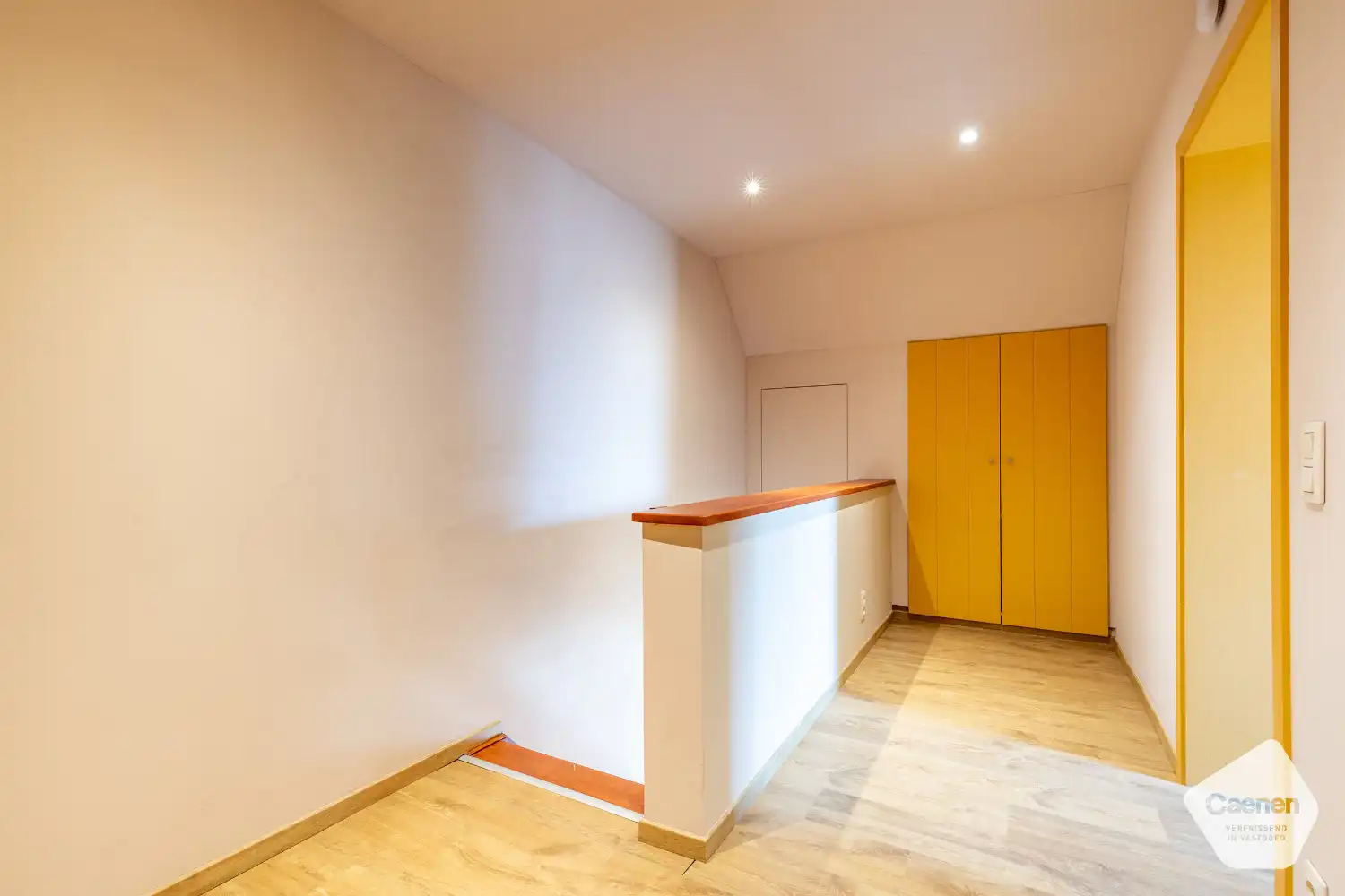 Leuke & lichtrijke charmante half-open woning met 4 slaapkamers, garage en leuke tuin! foto 15