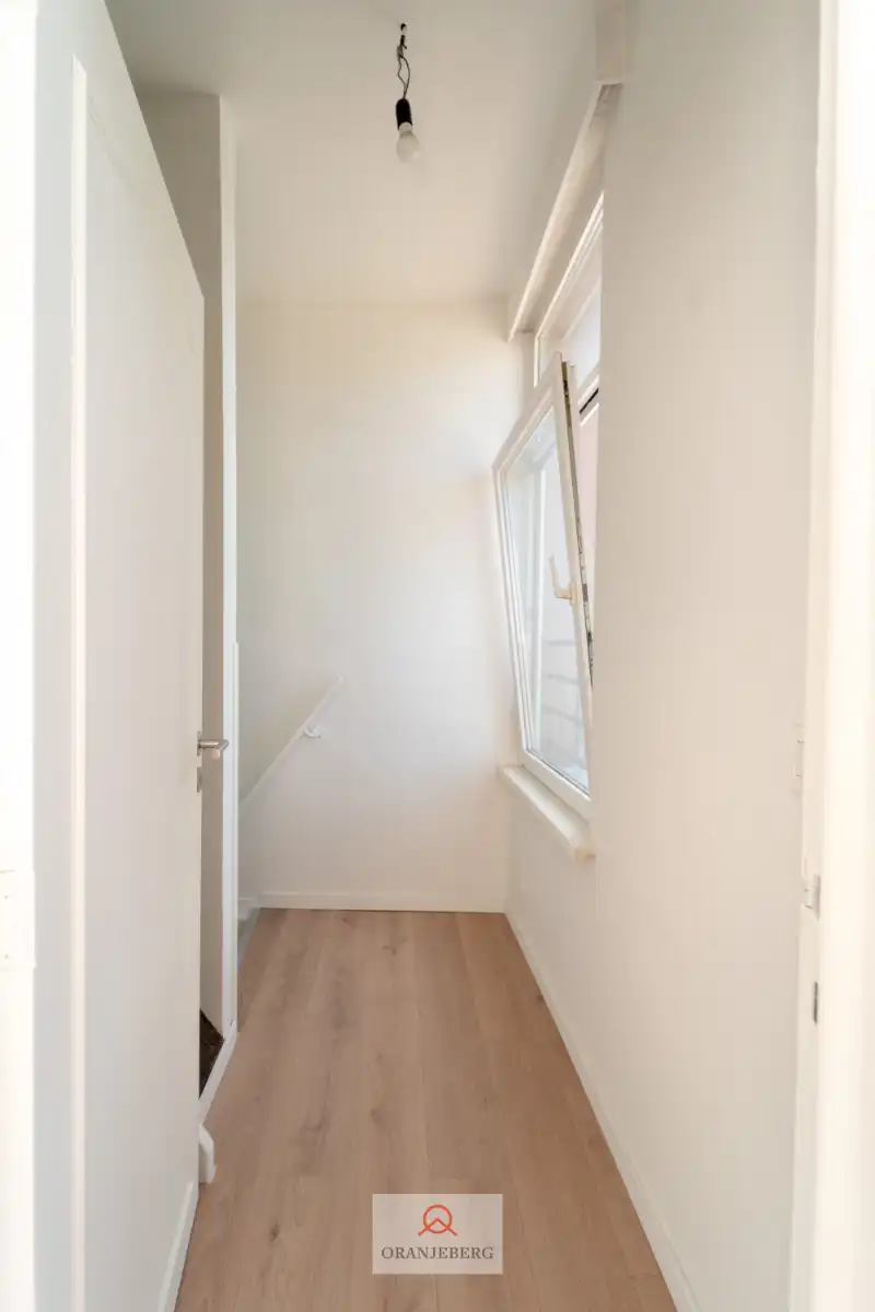 Gerenoveerde lichtrijke hoekwoning aan het water foto 23