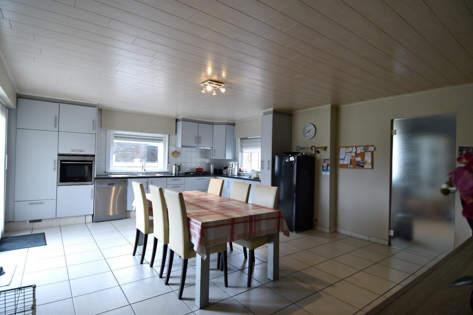 Halfopen bebouwing met 3 slaapkamers, tuin en garage te koop in doodlopende straat te Wevelgem foto 9