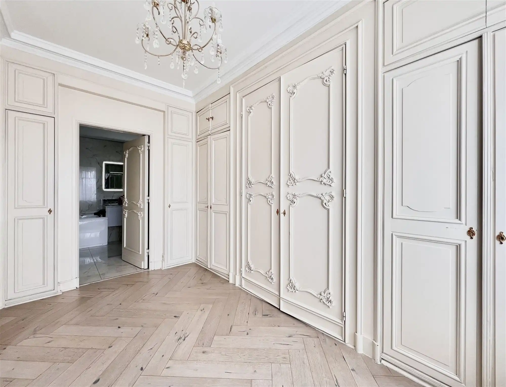 Exclusief en luxueus appartement in een prestigieus residentieel gebouw foto 18