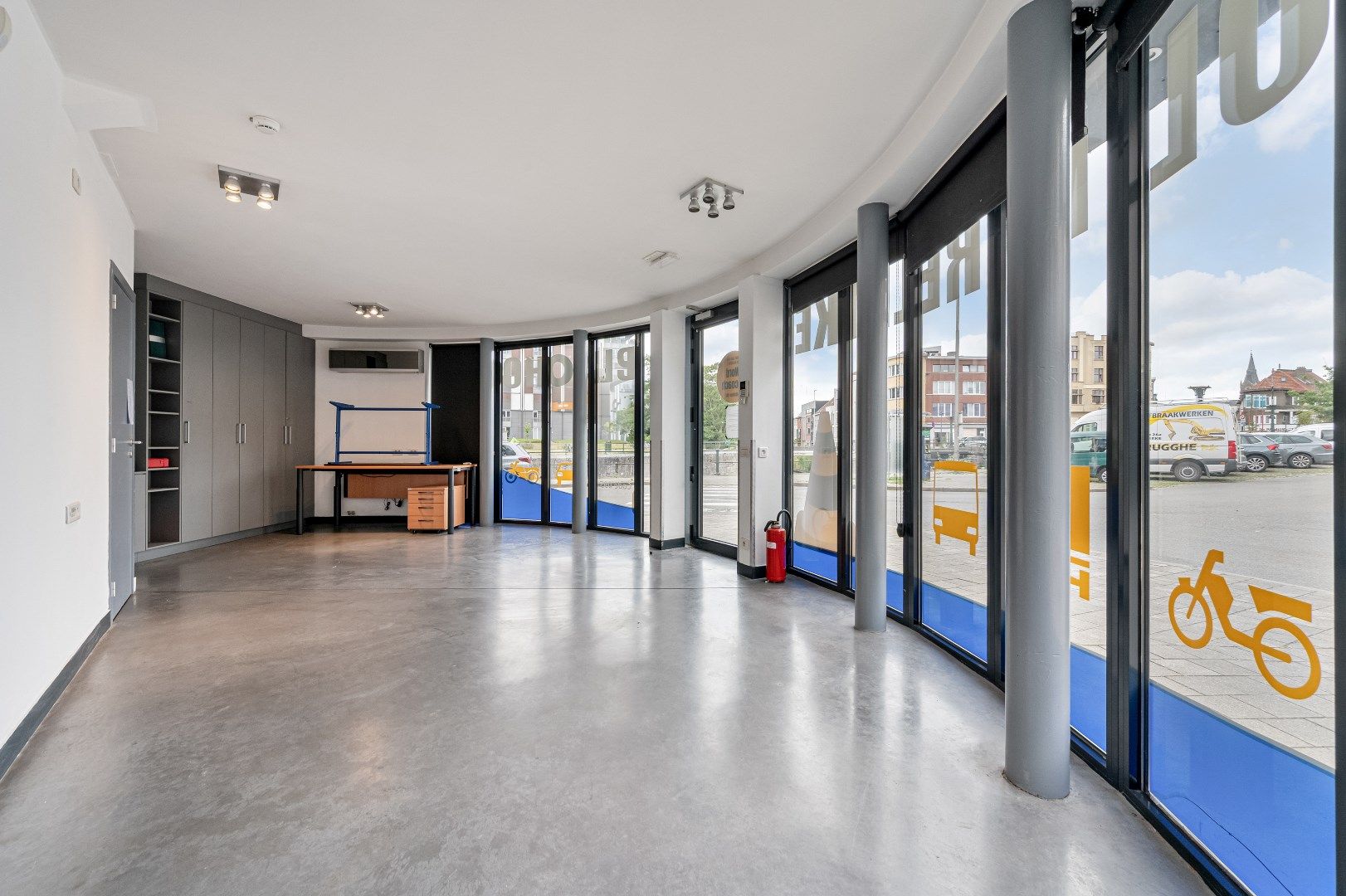 Moderne commerciële ruimte met topzichtbaarheid aan de Coupure foto 4