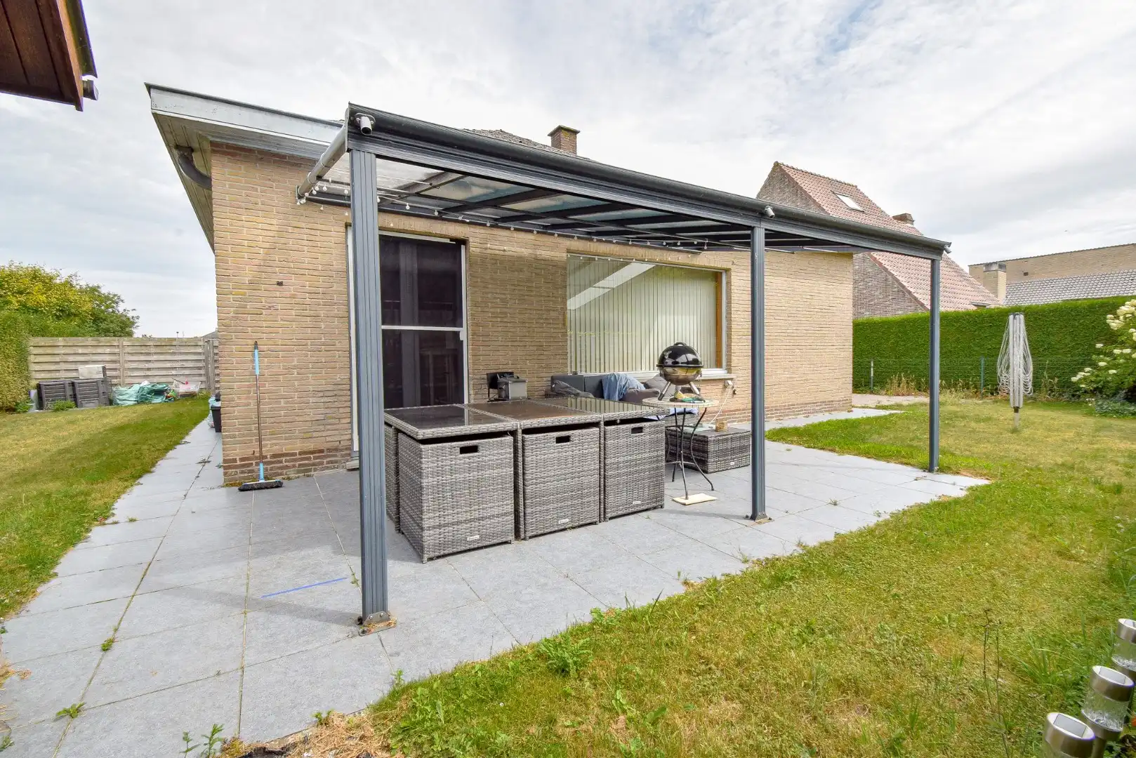 Ruime gezinswoning met grote tuin en 4 slaapkamers in  rustige woonwijk te Gistel foto 16