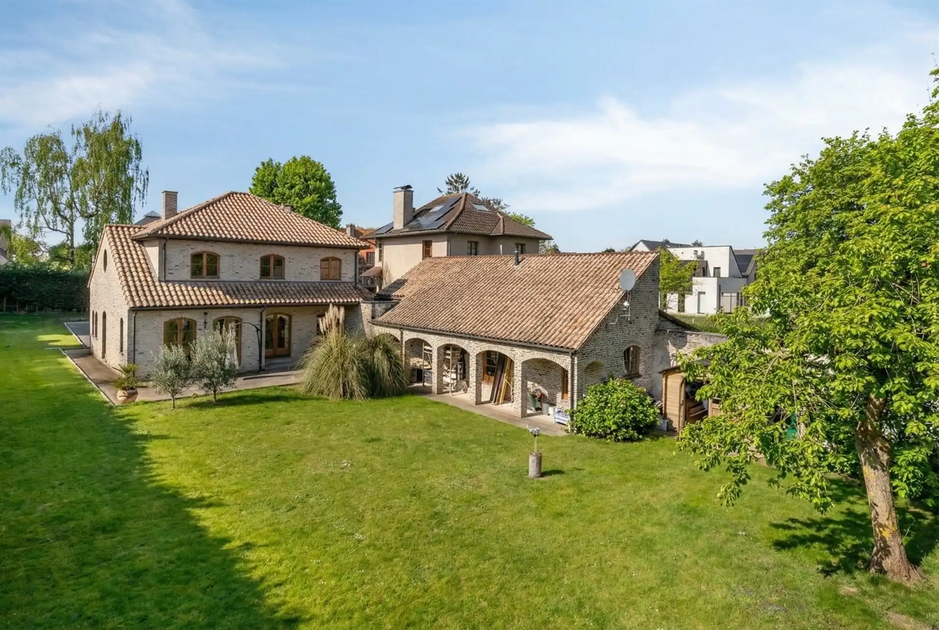 Instapklare villa met 4 slaapkamers, grote tuin en absolute privacy foto 4