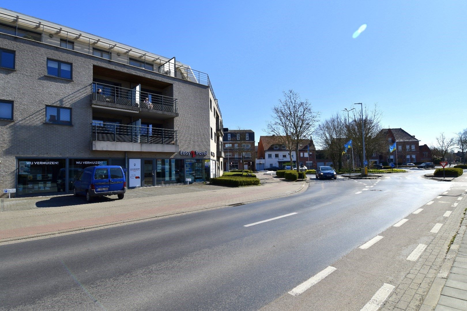 Kantoor -of winkelruimte op commerciële hoekligging te koop in Gullegem-centrum foto 2