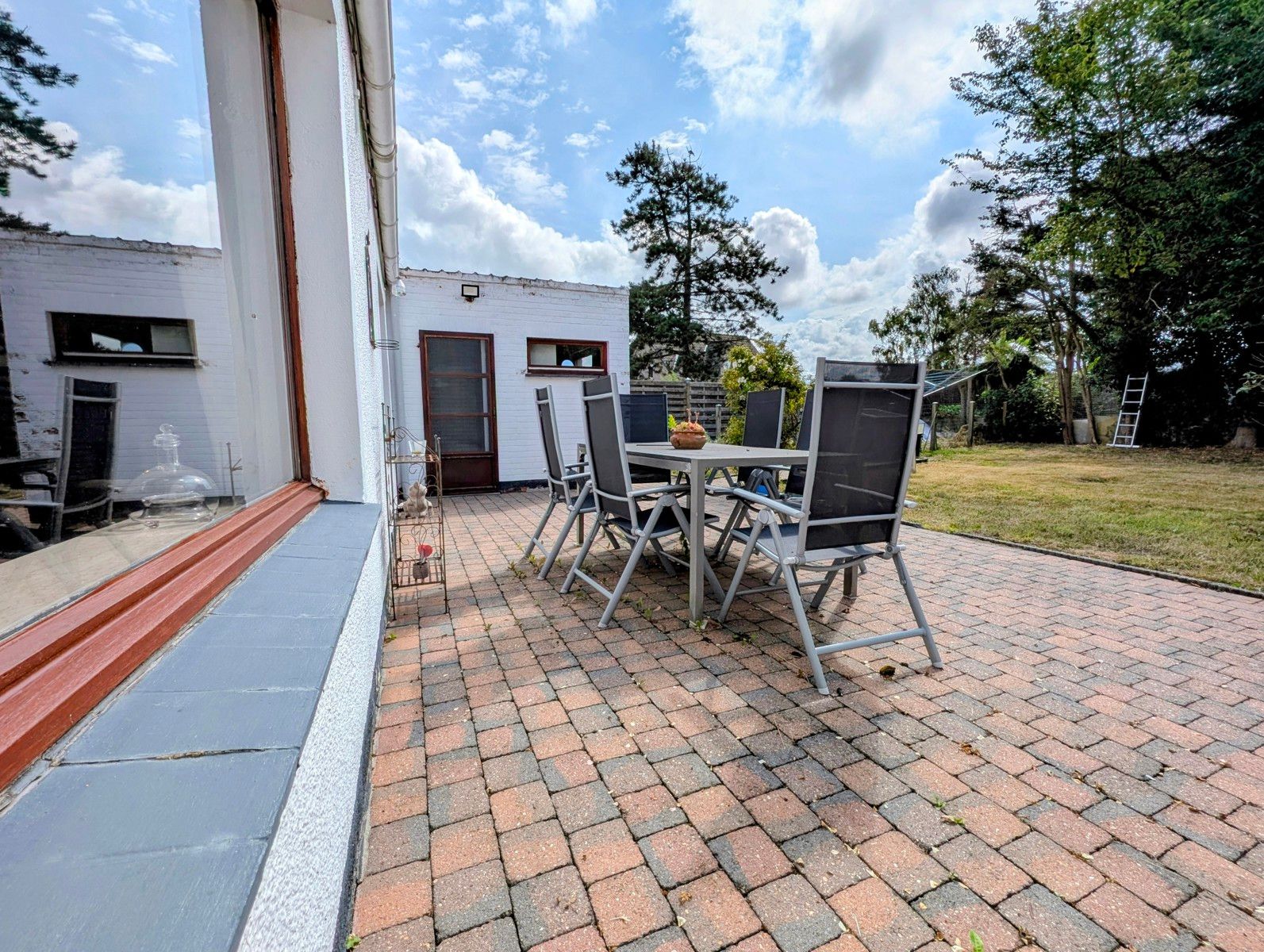 Vrijstaande villaatje met nieuwe keuken & badkamer. (op 519m² grond) foto 21
