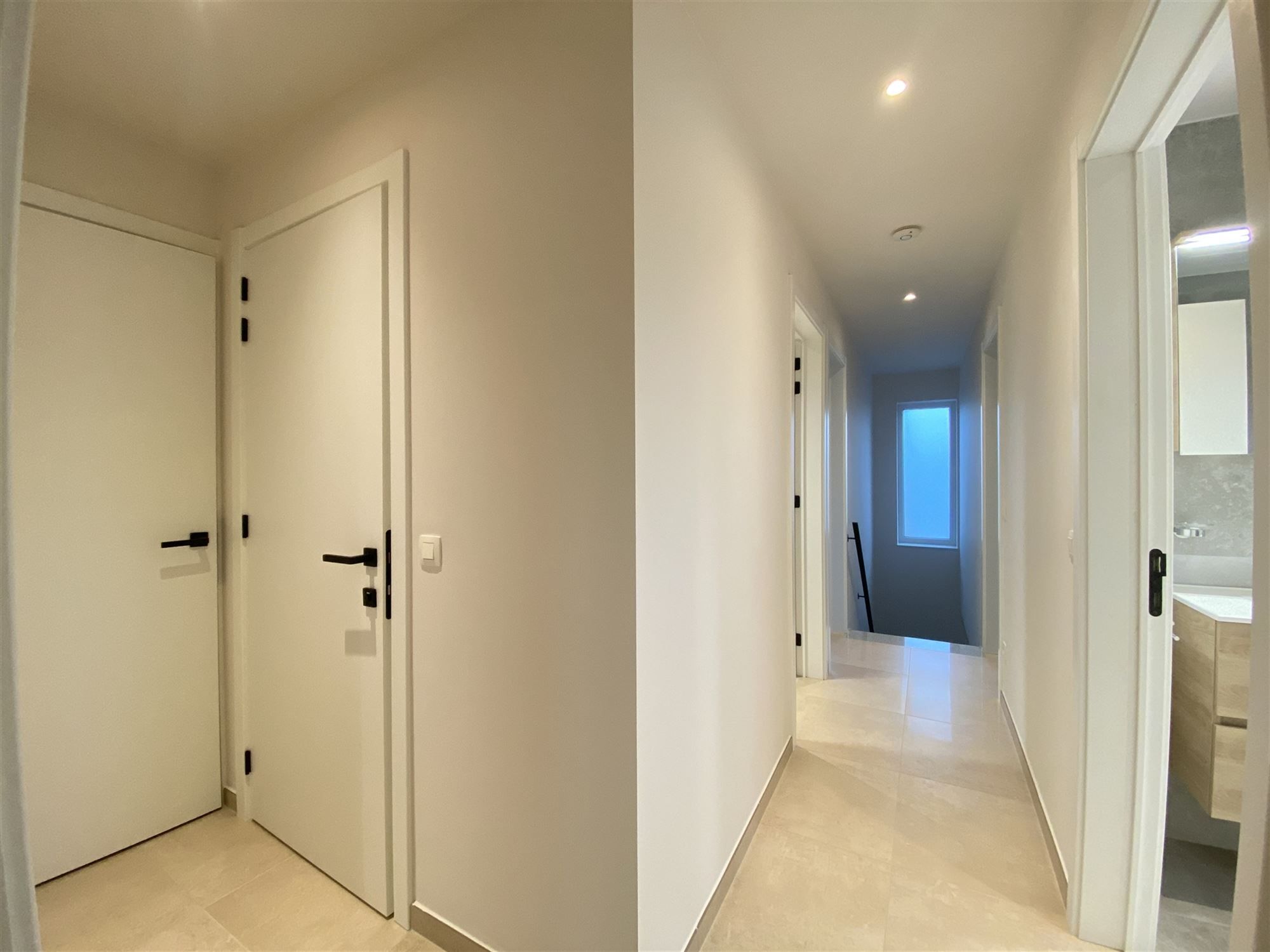 Nieuwbouwwoning te Kluizen met optimale ruimteverdeling en hedendaagse afwerking foto 14