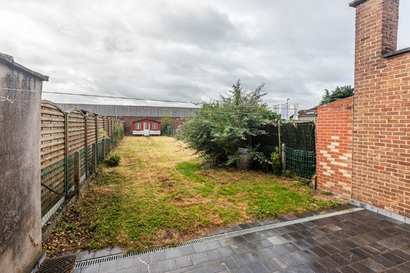 Centraal gelegen, te moderniseren woning met tuin, garage en 3 slaapkamers (meer kamers mogelijk op ruime zolder). foto 9