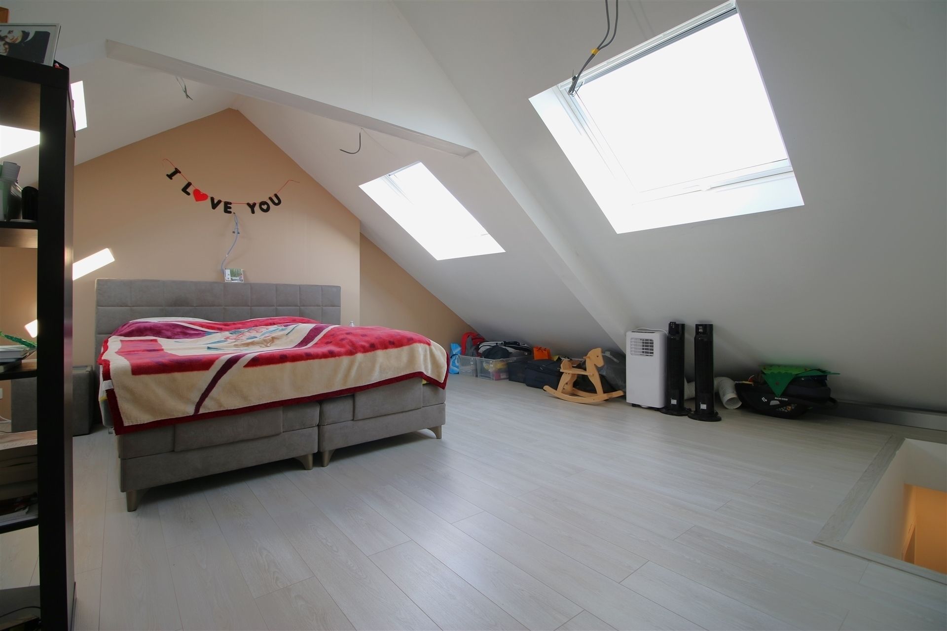 Gerenoveerde woning met 4 slaapkamers foto 21