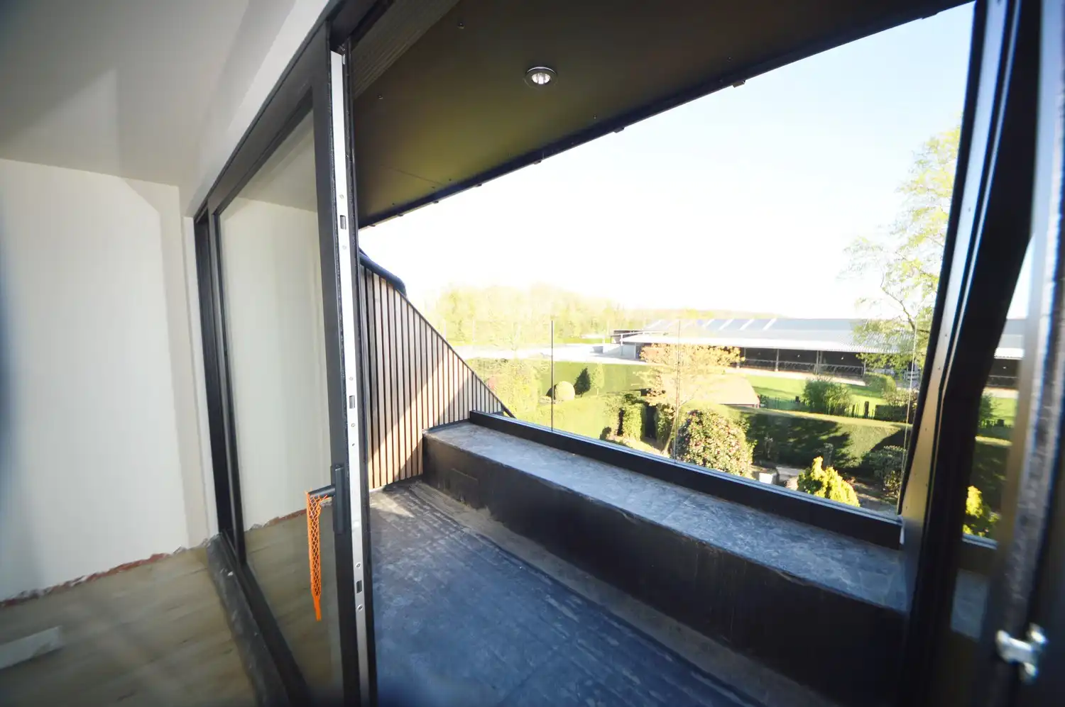 Ruim en lichtrijk gerenoveerd appartement (140 m²) INCL. 2 PARKEERPLAATSEN foto 6