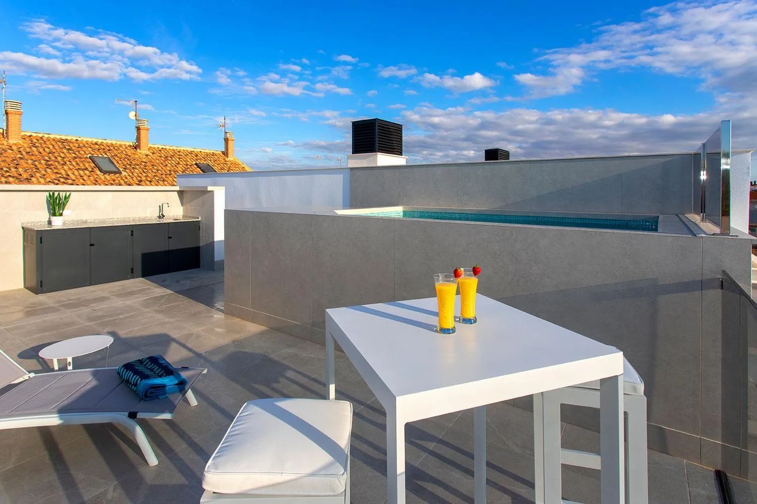 Strak design en strandleven gecombineerd: instapklare luxe woning in hartje Torre de la Horadada foto 33
