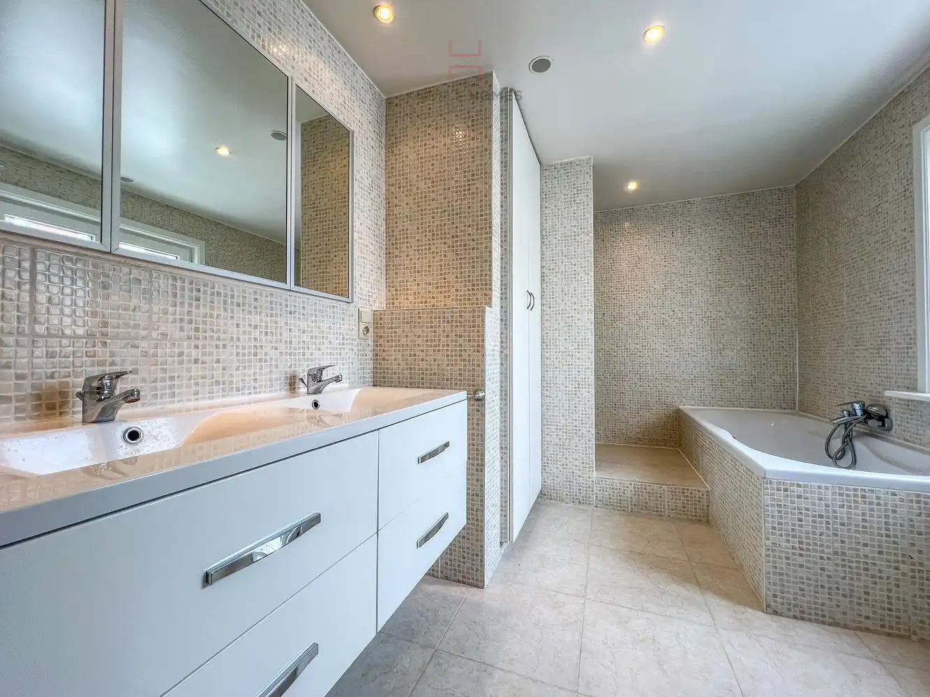 Gerenoveerde en gezellige stadswoning met vier kamers in centrum Knokke foto 3